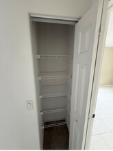 5776 NW Eskimo Cir in Port St. Lucie, FL - Building Photo - Building Photo