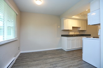 Hidden Firs Apartments in Bremerton, WA - Building Photo - Interior Photo