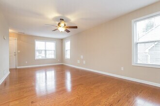 775 Riverside Walk Crossing NE in Sugar Hill, GA - Foto de edificio - Building Photo