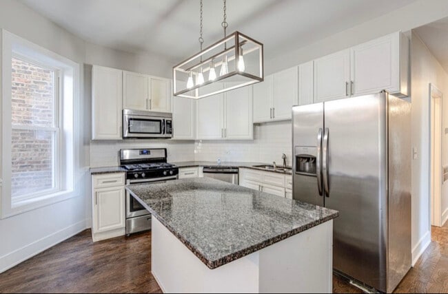 4951 W West End Ave in Chicago, IL - Building Photo - Building Photo