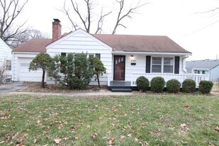 5737 Dearborn St in Mission, KS - Building Photo