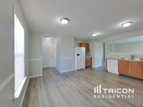 10823 Firefly Cir in Indianapolis, IN - Building Photo - Building Photo