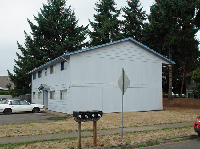 152 S 53rd St in Springfield, OR - Foto de edificio - Building Photo