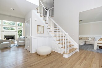 360 Canoe Pl Rd in Southampton, NY - Building Photo - Building Photo