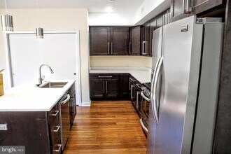 934 S 5th St in Philadelphia, PA - Building Photo - Building Photo