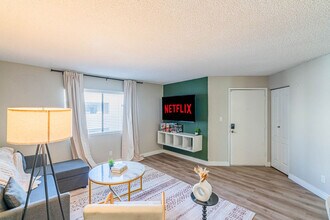 8550 E McDowell Rd in Scottsdale, AZ - Foto de edificio - Building Photo