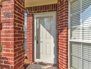 1408 Bregenz Ln in Lewisville, TX - Foto de edificio - Building Photo
