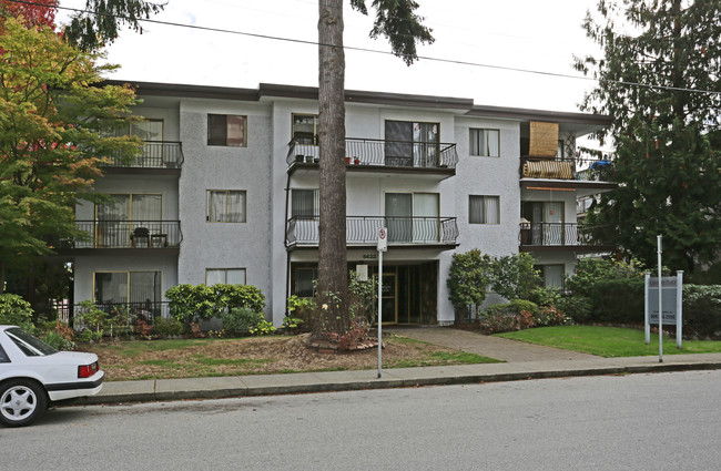 Century Place in Burnaby, BC - Building Photo - Building Photo