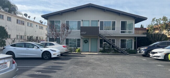 4327 Inglewood Blvd in Los Angeles, CA - Foto de edificio - Building Photo