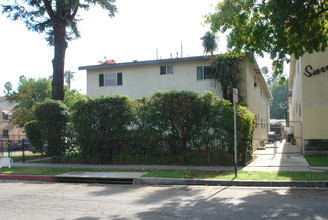 14102 Delano St in Van Nuys, CA - Building Photo - Building Photo