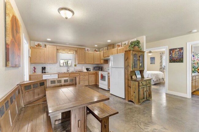 5 Blue Water Rd in Alpine, TX - Building Photo - Building Photo