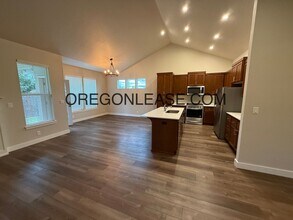 1191 S 46th St in Springfield, OR - Building Photo - Building Photo