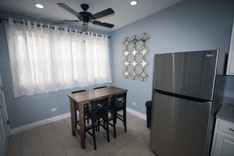 3927 N Whipple St, Unit 2 in Chicago, IL - Building Photo - Building Photo