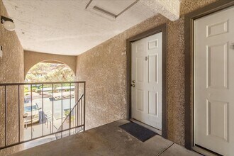 2606 S Durango Dr in Las Vegas, NV - Building Photo - Building Photo