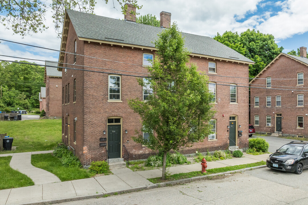 8 Front St in Cumberland, RI - Building Photo