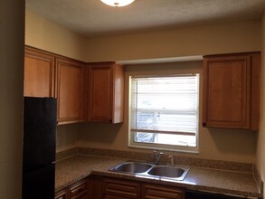 8607 N Orangeview Ave in Tampa, FL - Foto de edificio - Building Photo
