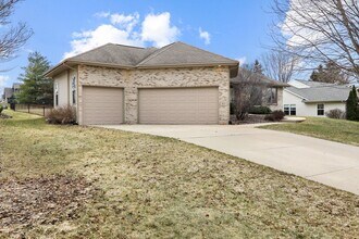 9621 Shadow Wood Dr in Verona, WI - Building Photo - Building Photo