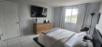 7601 Dickens Ave in Miami Beach, FL - Building Photo - Building Photo