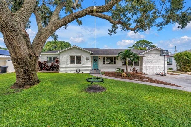 2421 Covina Way S-Mortgage, Unit Shady Side in St. Petersburg, FL - Building Photo - Building Photo