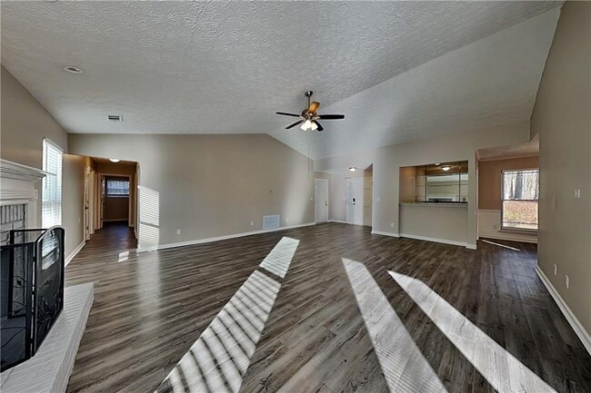 5796 Shoal Creek Dr in Douglasville, GA - Building Photo - Building Photo