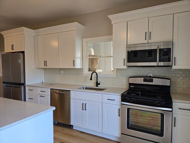 52 Sidney St in Lowell, MA - Building Photo - Building Photo