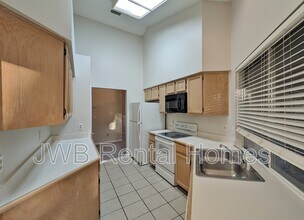 466 Oldfield Dr in Orange Park, FL - Building Photo - Building Photo