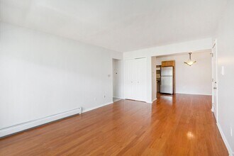 2440 Parmenter Blvd in Royal Oak, MI - Building Photo - Building Photo