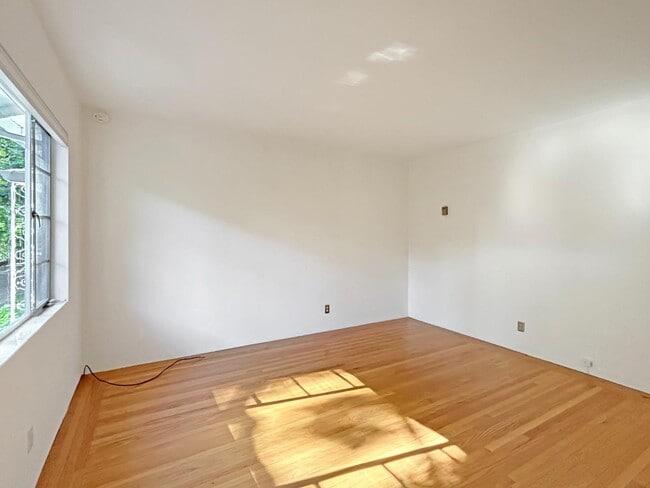 1300 Hoover St in Menlo Park, CA - Building Photo - Building Photo