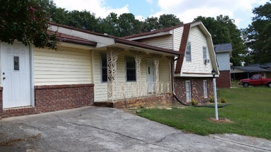 4218 Carlos Ct in Powder Springs, GA - Building Photo - Building Photo