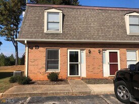 3925 Mountain View Rd in Oakwood, GA - Building Photo