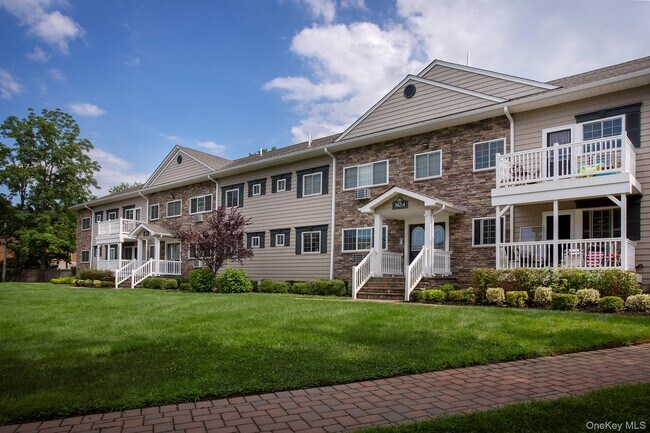 562 New Hwy in Hauppauge, NY - Building Photo - Building Photo