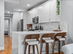 154 Lexington St, Unit #2 in Boston, MA - Building Photo - Building Photo