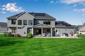 5330 Holly Glen Ct in Clarence, NY - Building Photo - Building Photo