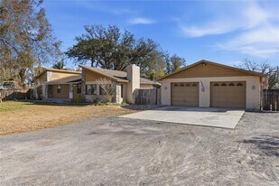 10301 Trail Ridge Ln in Tampa, FL - Building Photo