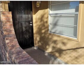 910 Destello Rd in El Paso, TX - Building Photo - Building Photo