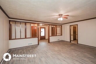 2245 Pinewood Dr in Covington, GA - Foto de edificio - Building Photo