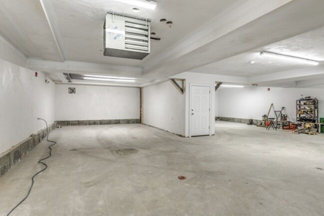 205 W 8th St, Unit 4 in Boston, MA - Building Photo - Building Photo