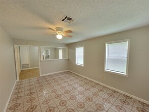 2205 Velma St in La Marque, TX - Building Photo - Building Photo