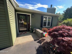 111 Stone Ridge Ct in Altamont, NY - Building Photo - Building Photo