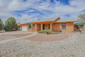 3 Bedroom 2 Bath Home in Alamogordo, NM - Building Photo - Building Photo