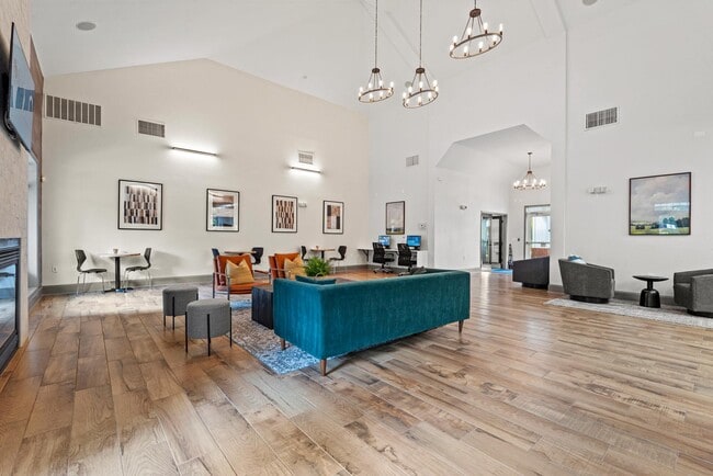 SomerHill Farms Apartments in Gainesville, VA - Foto de edificio - Building Photo