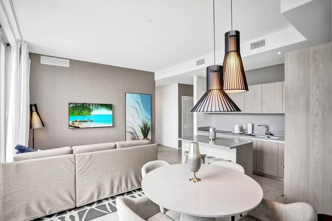 4010 S Ocean Dr in Hollywood, FL - Building Photo - Building Photo