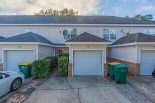 976 Scenic Oak Ln in Fort Walton Beach, FL - Building Photo