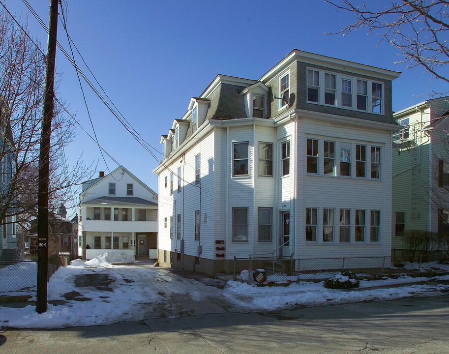 271-275 Whipple St in Fall River, MA - Building Photo