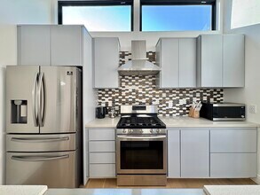 2935 S West View St in Los Angeles, CA - Building Photo - Building Photo