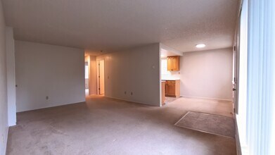 20816 74th Ave W, Unit Apt D in Edmonds, WA - Foto de edificio - Building Photo