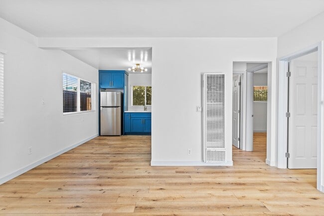 1078 E 7th St, Unit 01 in Long Beach, CA - Foto de edificio - Building Photo