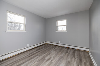 Bucks Crossings in Bensalem, PA - Building Photo - Interior Photo