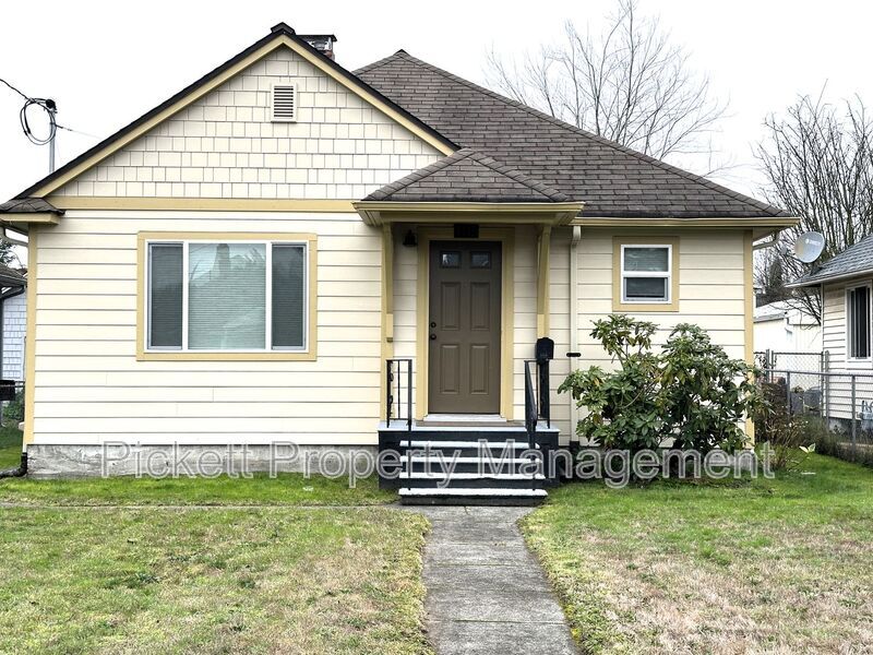 1115 Elizabeth Ave in Bremerton, WA - Building Photo