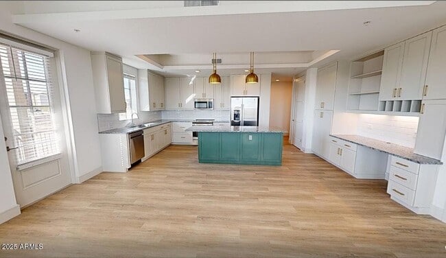 98 S River Dr, Unit C1 in Tempe, AZ - Building Photo - Building Photo